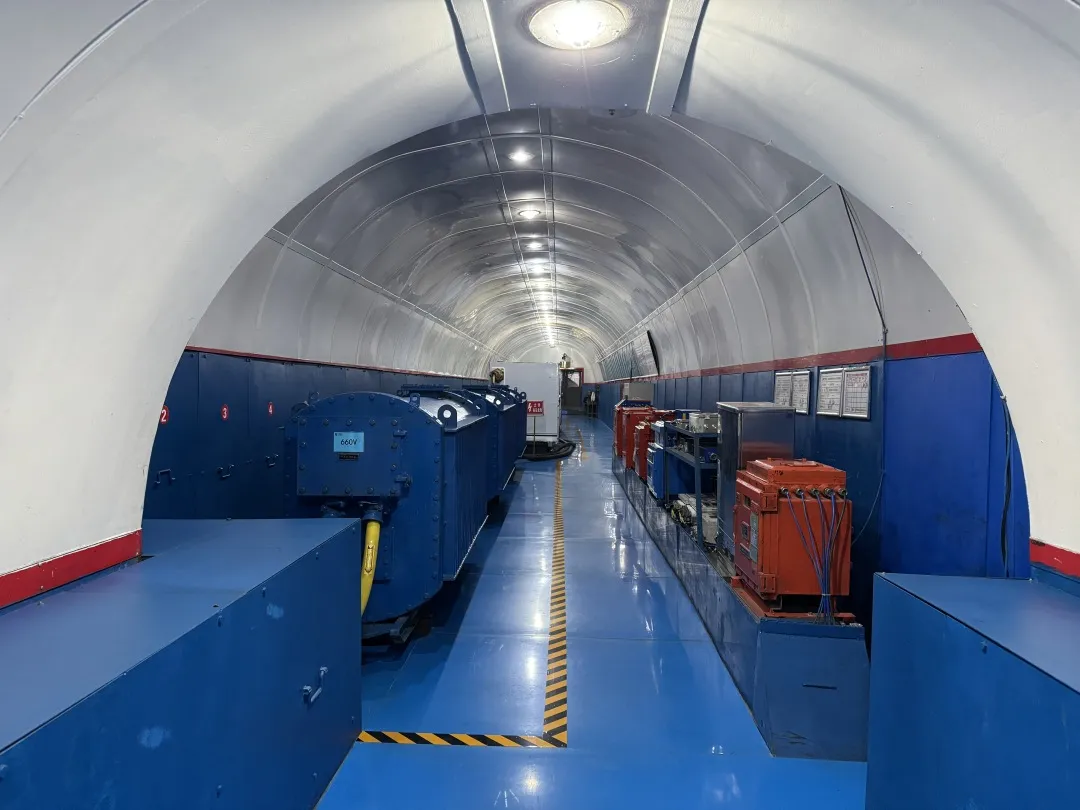 井下810变电所4.jpg 井下810变电所4.jpg